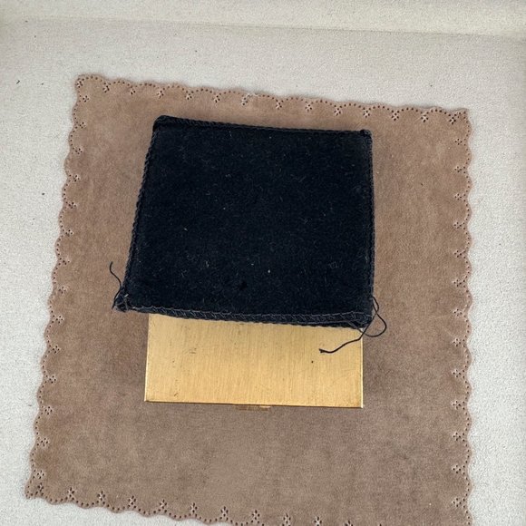 Vintage Compact Case Good, Guilloche Enamel with Gold Leaf - Picture 9 of 9